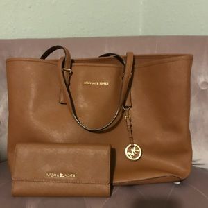 100% authentic Michael Kors pocketbook and wallet
